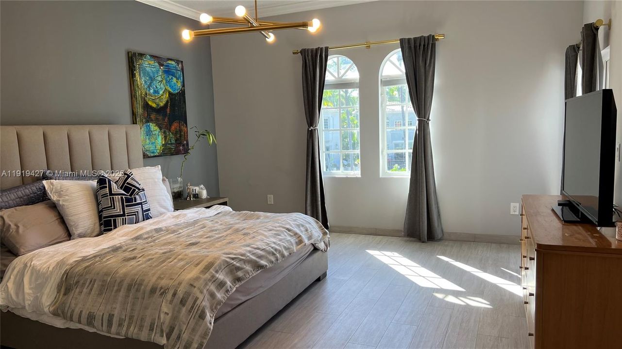 For Sale: $1,750,000 (4 beds, 3 baths, 2392 Square Feet)