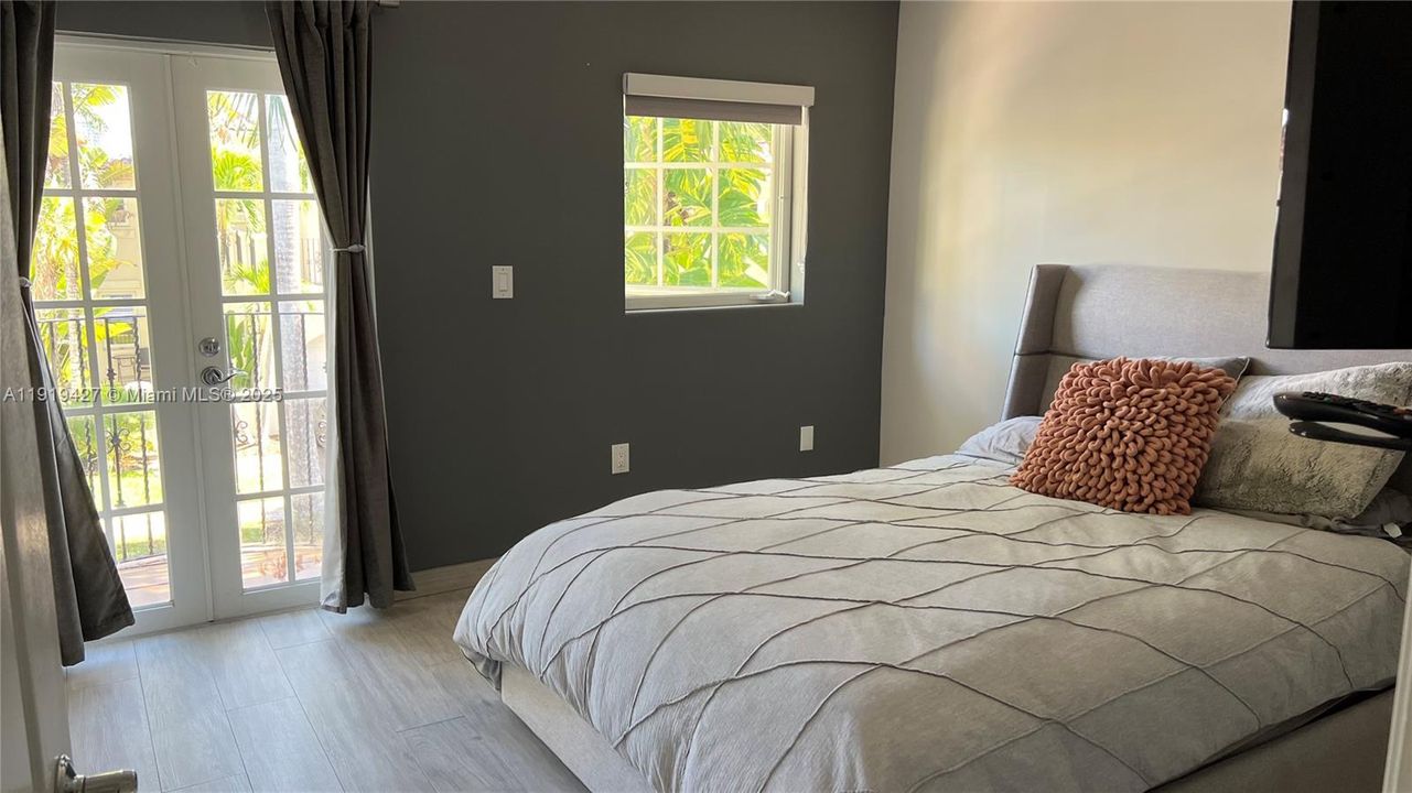 For Sale: $1,750,000 (4 beds, 3 baths, 2392 Square Feet)