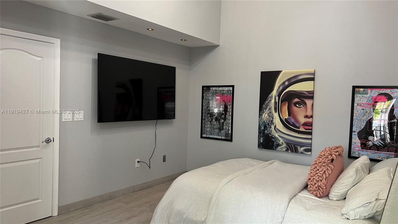 For Sale: $1,750,000 (4 beds, 3 baths, 2392 Square Feet)