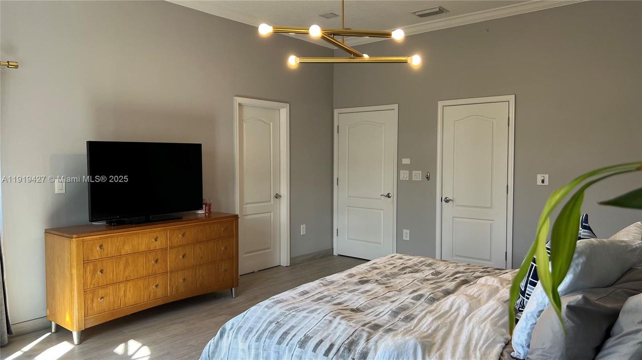 For Sale: $1,750,000 (4 beds, 3 baths, 2392 Square Feet)