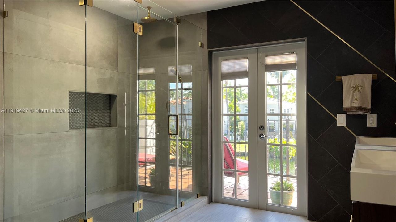 For Sale: $1,750,000 (4 beds, 3 baths, 2392 Square Feet)