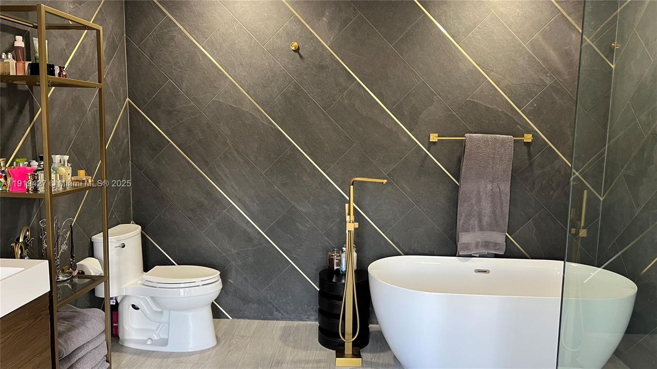 For Sale: $1,750,000 (4 beds, 3 baths, 2392 Square Feet)