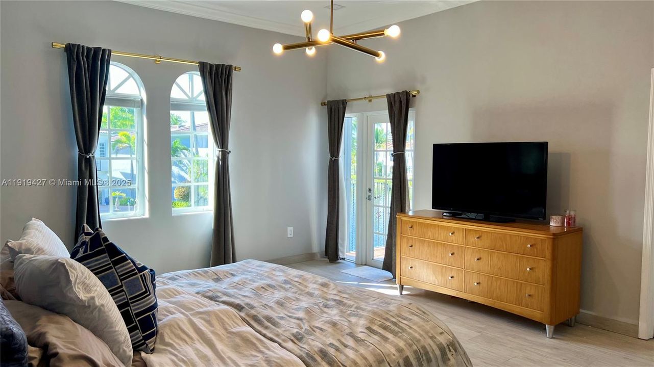 For Sale: $1,750,000 (4 beds, 3 baths, 2392 Square Feet)