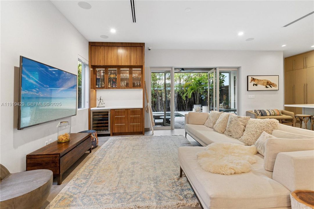 В аренду: $16,000 (4 спален, 4 ванн, 3265 Квадратных фут)