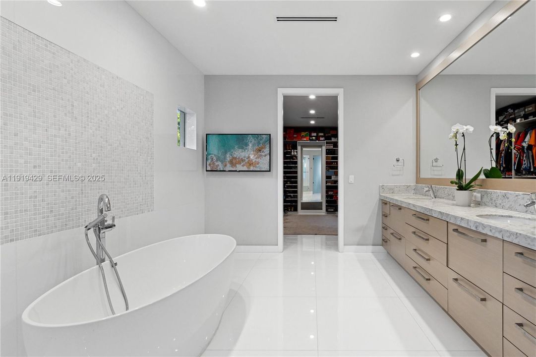 В аренду: $16,000 (4 спален, 4 ванн, 3265 Квадратных фут)