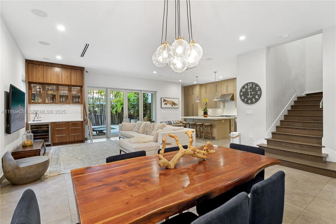 В аренду: $16,000 (4 спален, 4 ванн, 3265 Квадратных фут)