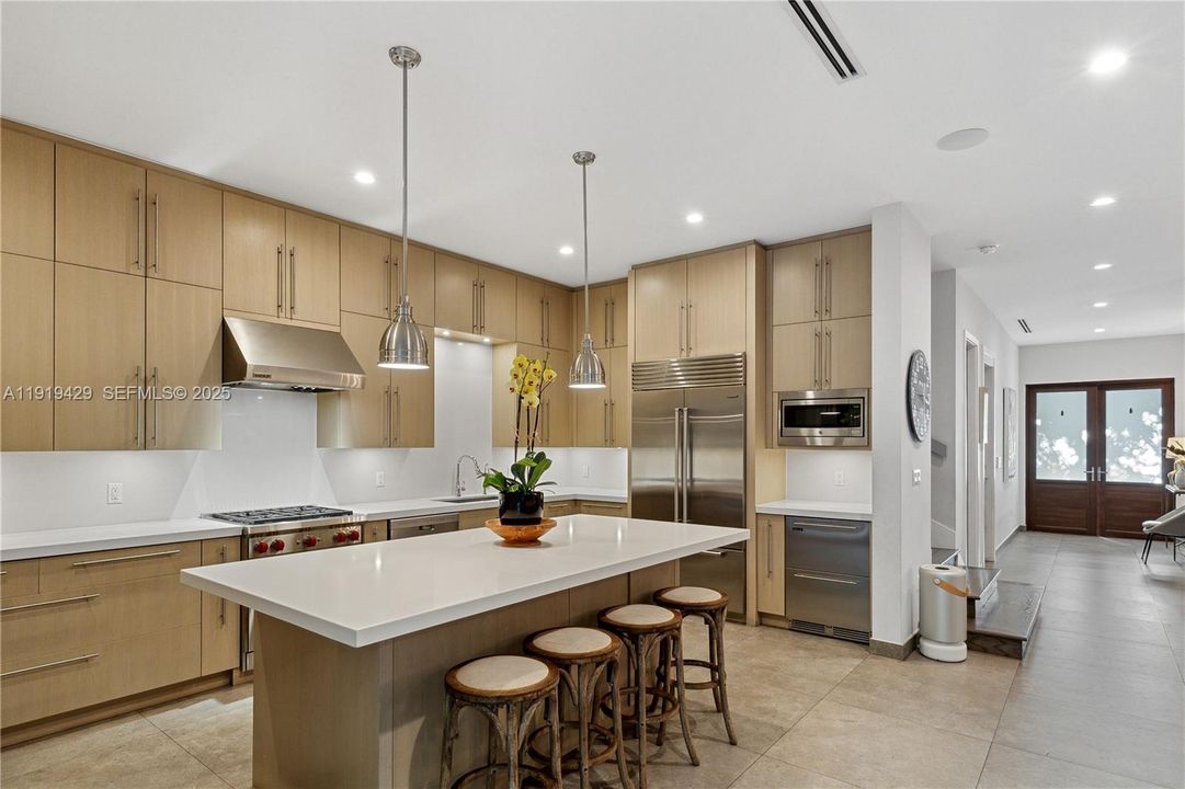 В аренду: $16,000 (4 спален, 4 ванн, 3265 Квадратных фут)