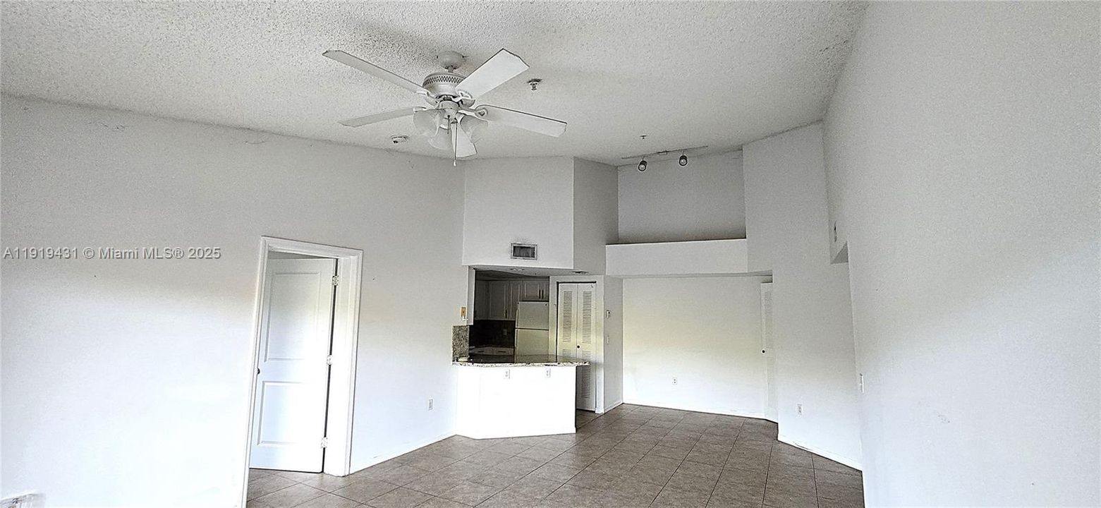 待售: $199,900 (2 贝兹, 2 浴室, 1026 平方英尺)