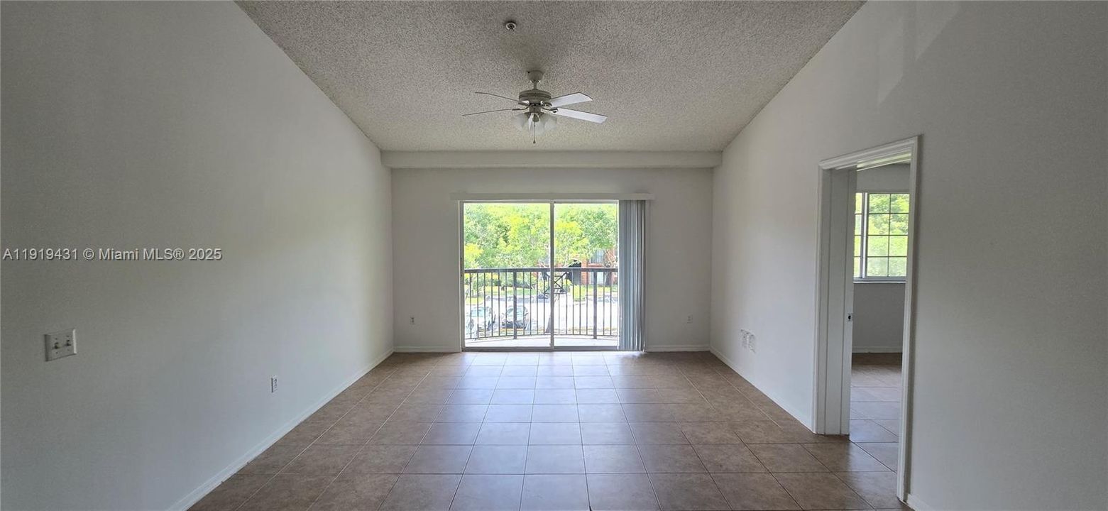 待售: $199,900 (2 贝兹, 2 浴室, 1026 平方英尺)