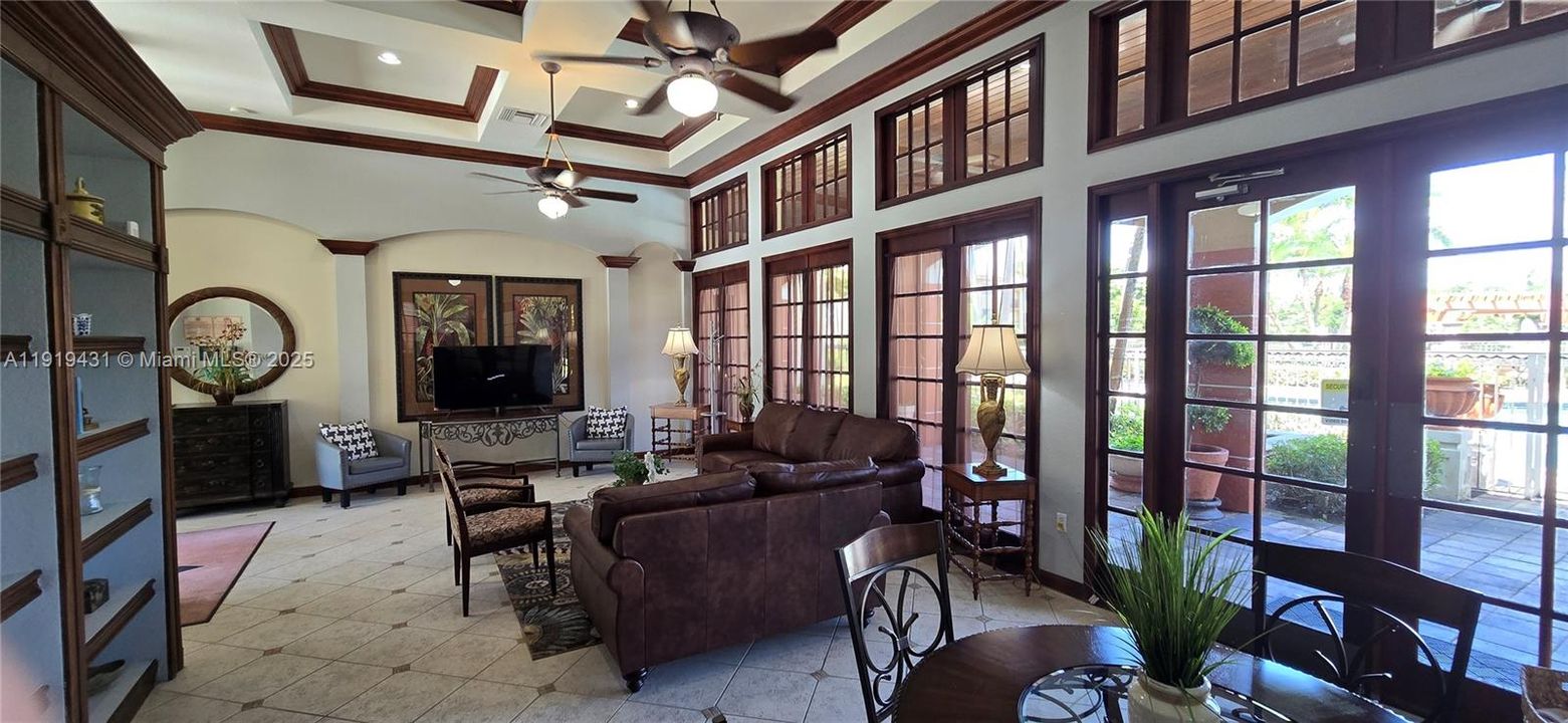 待售: $199,900 (2 贝兹, 2 浴室, 1026 平方英尺)