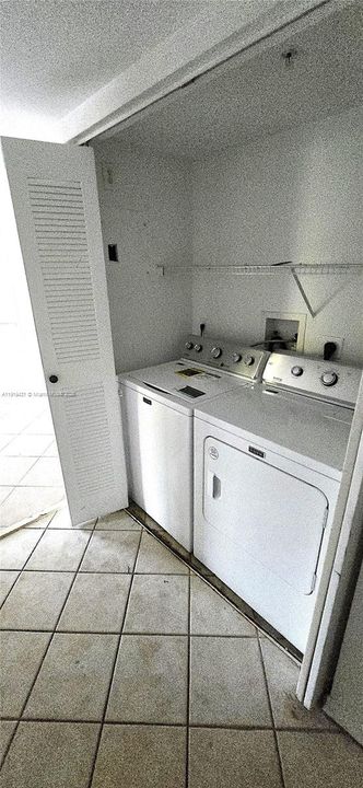 待售: $199,900 (2 贝兹, 2 浴室, 1026 平方英尺)