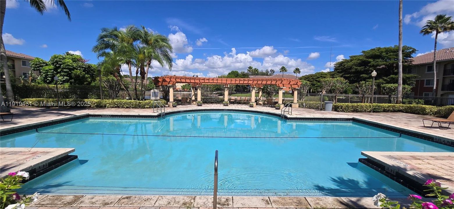 待售: $199,900 (2 贝兹, 2 浴室, 1026 平方英尺)