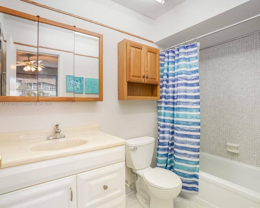 待售: $105,000 (2 贝兹, 2 浴室, 944 平方英尺)