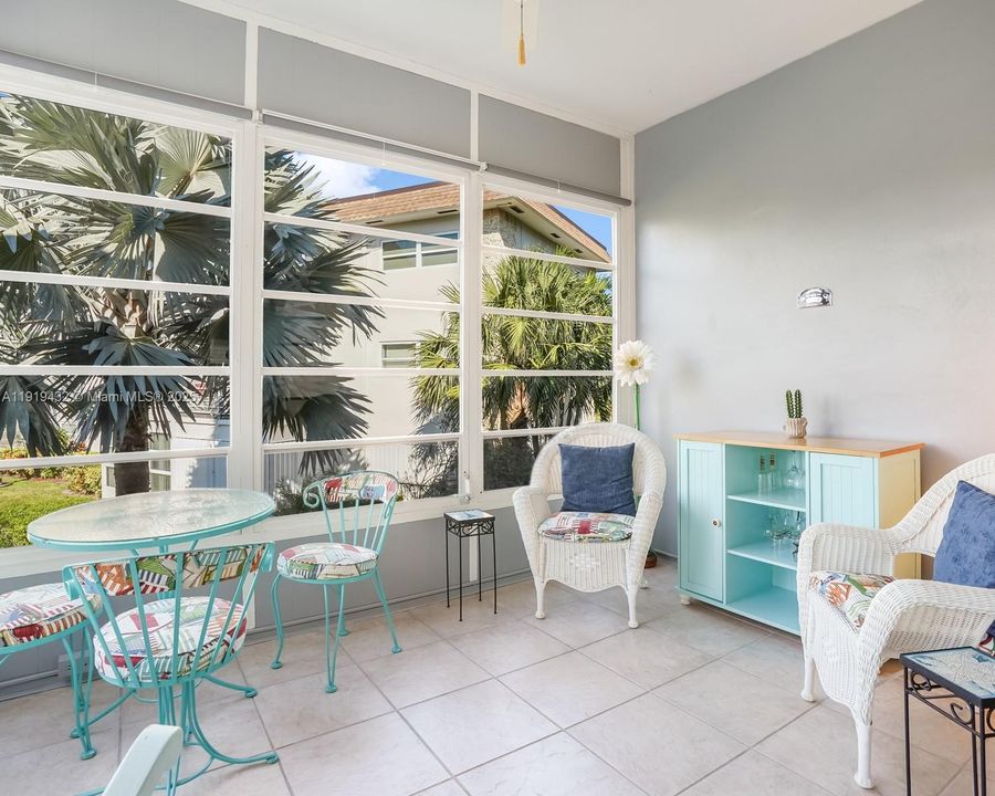 待售: $105,000 (2 贝兹, 2 浴室, 944 平方英尺)