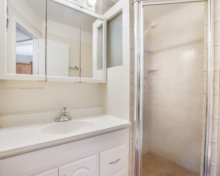 待售: $105,000 (2 贝兹, 2 浴室, 944 平方英尺)