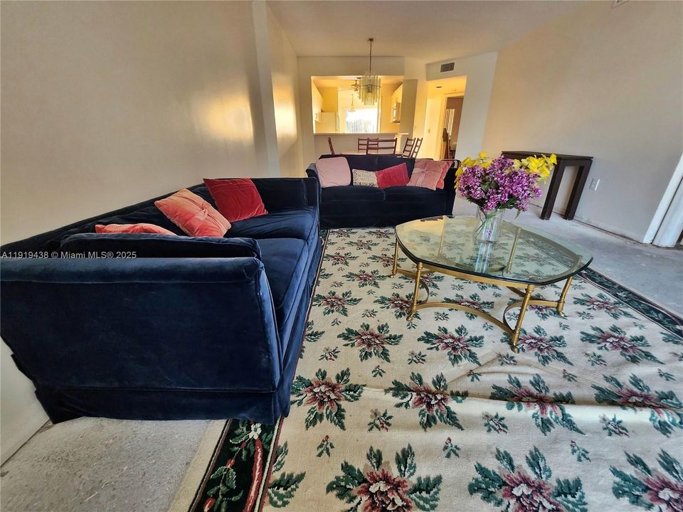 For Sale: $180,000 (2 beds, 2 baths, 1215 Square Feet)