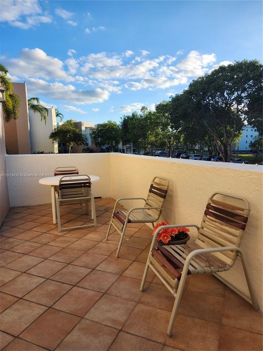 For Sale: $180,000 (2 beds, 2 baths, 1215 Square Feet)