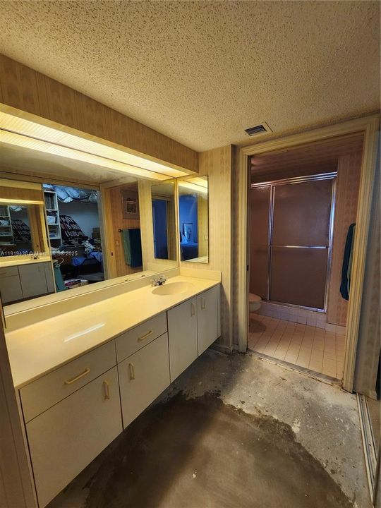 For Sale: $180,000 (2 beds, 2 baths, 1215 Square Feet)