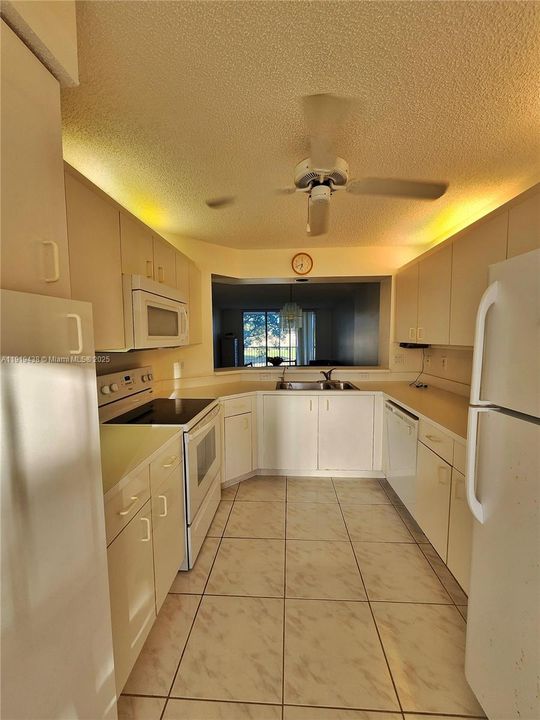 For Sale: $180,000 (2 beds, 2 baths, 1215 Square Feet)