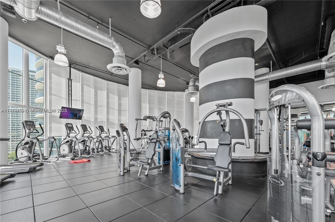 For Sale: $394,000 (1 beds, 1 baths, 842 Square Feet)