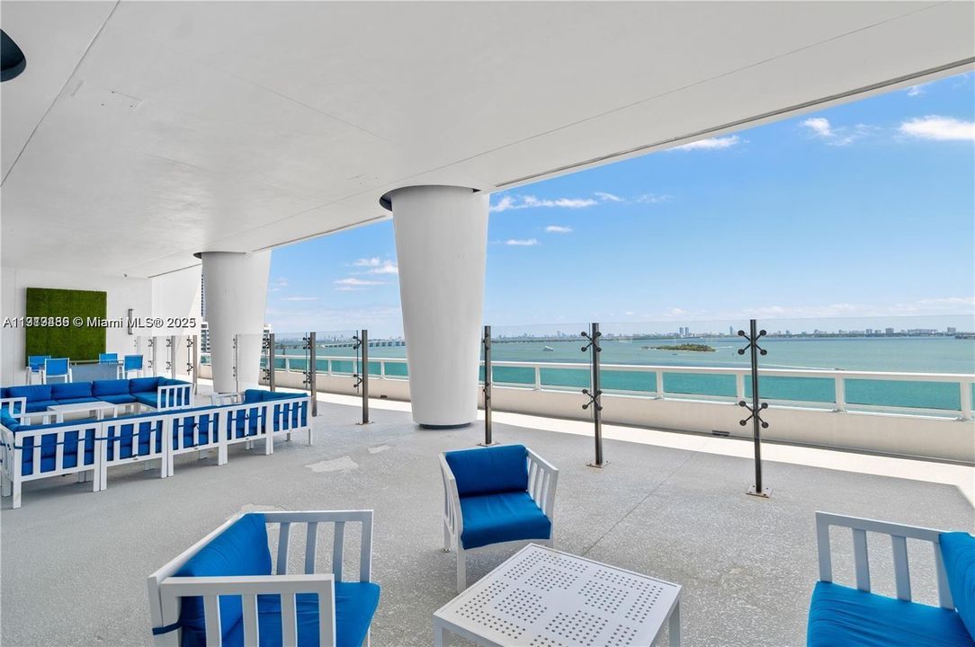 For Sale: $394,000 (1 beds, 1 baths, 842 Square Feet)