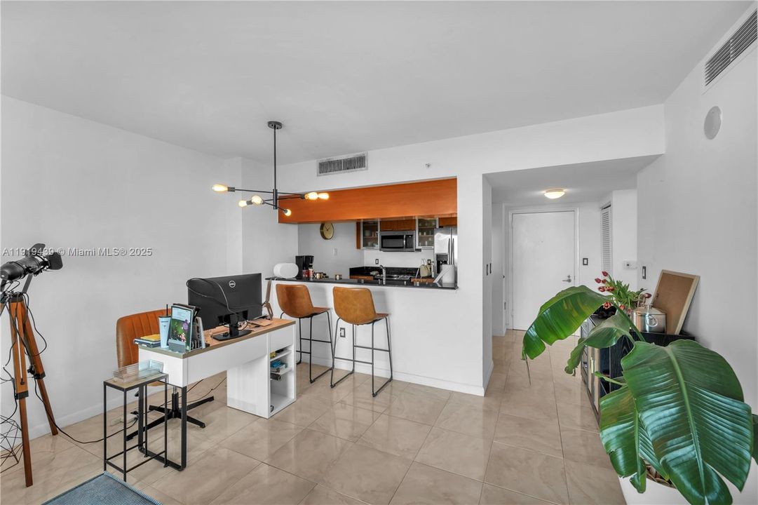 For Sale: $394,000 (1 beds, 1 baths, 842 Square Feet)