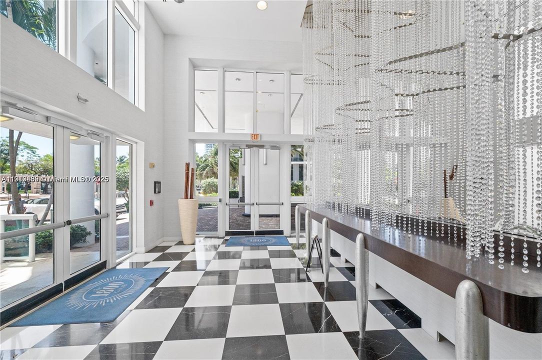 For Sale: $394,000 (1 beds, 1 baths, 842 Square Feet)