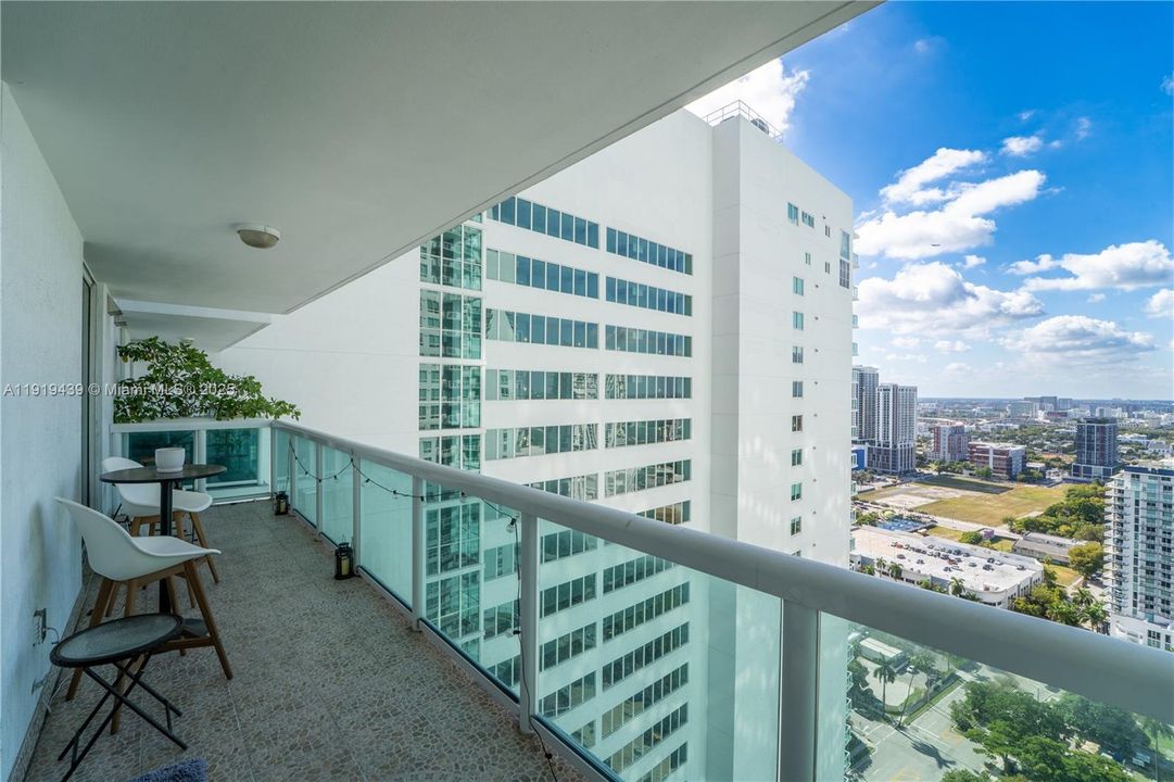 For Sale: $394,000 (1 beds, 1 baths, 842 Square Feet)