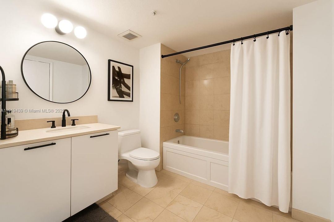 For Sale: $394,000 (1 beds, 1 baths, 842 Square Feet)