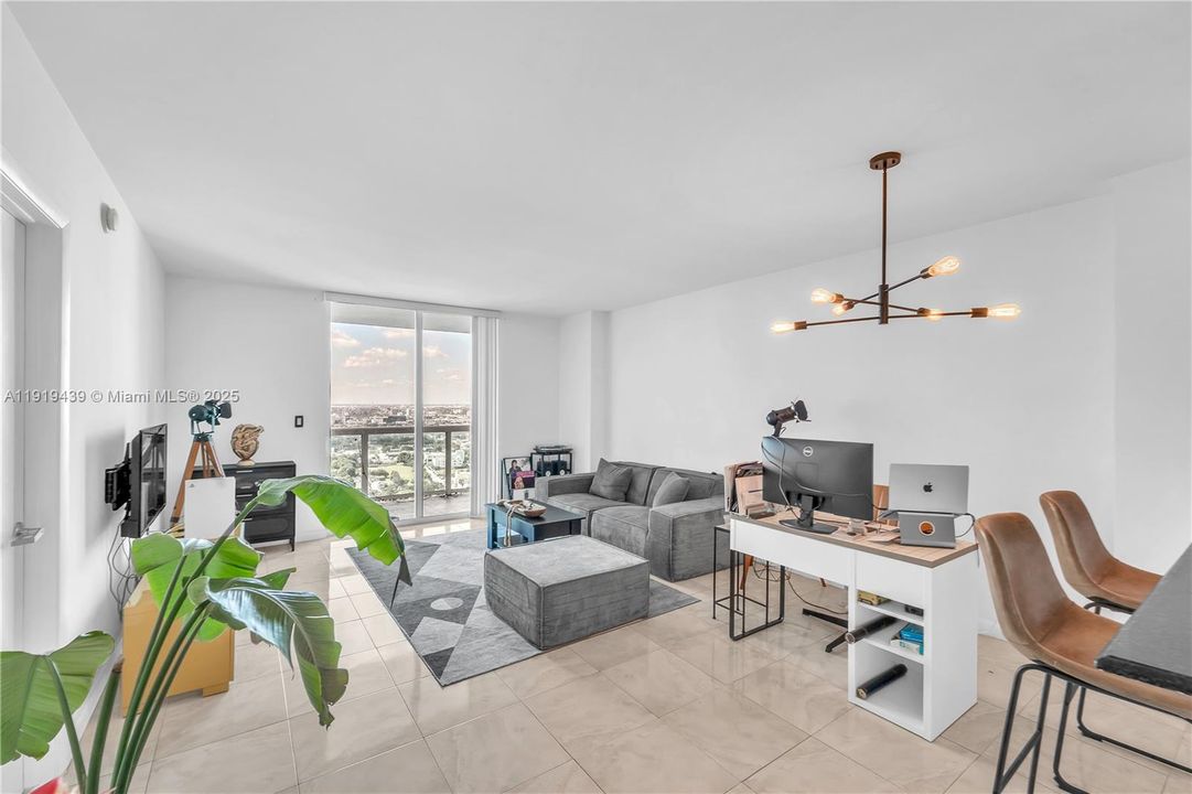For Sale: $394,000 (1 beds, 1 baths, 842 Square Feet)