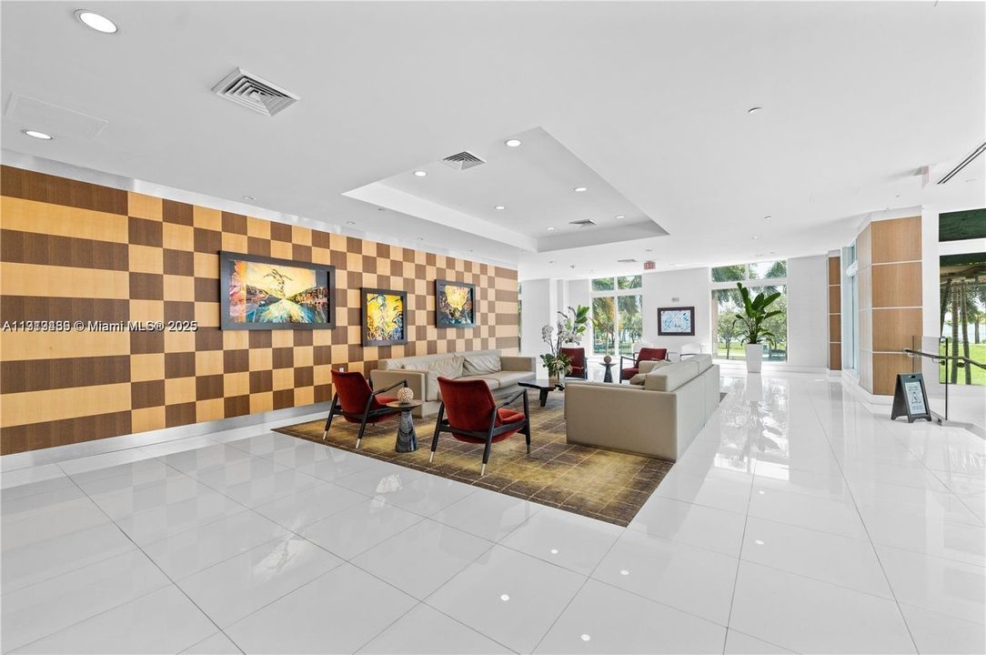 For Sale: $394,000 (1 beds, 1 baths, 842 Square Feet)