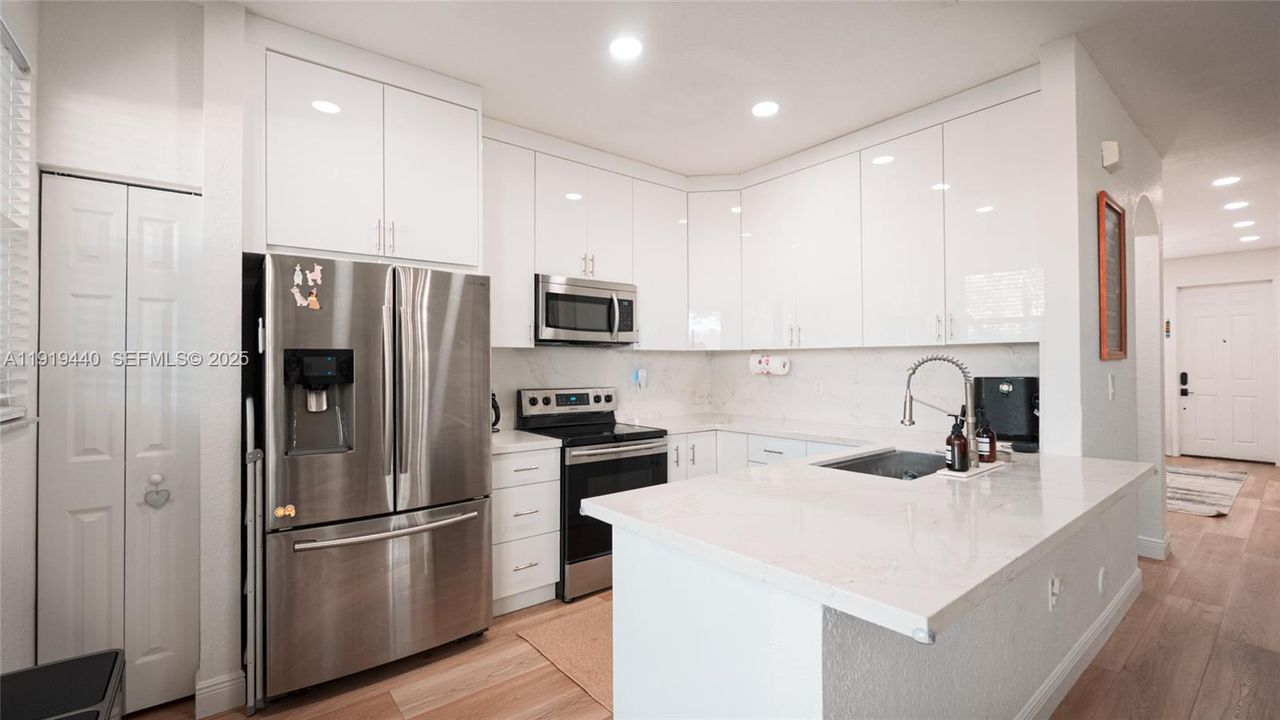 待售: $540,000 (3 贝兹, 2 浴室, 1733 平方英尺)