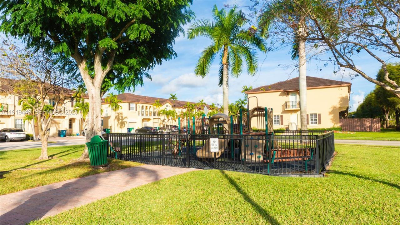 待售: $540,000 (3 贝兹, 2 浴室, 1733 平方英尺)