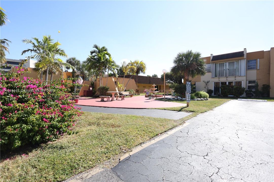 For Sale: $250,000 (2 beds, 1 baths, 777 Square Feet)