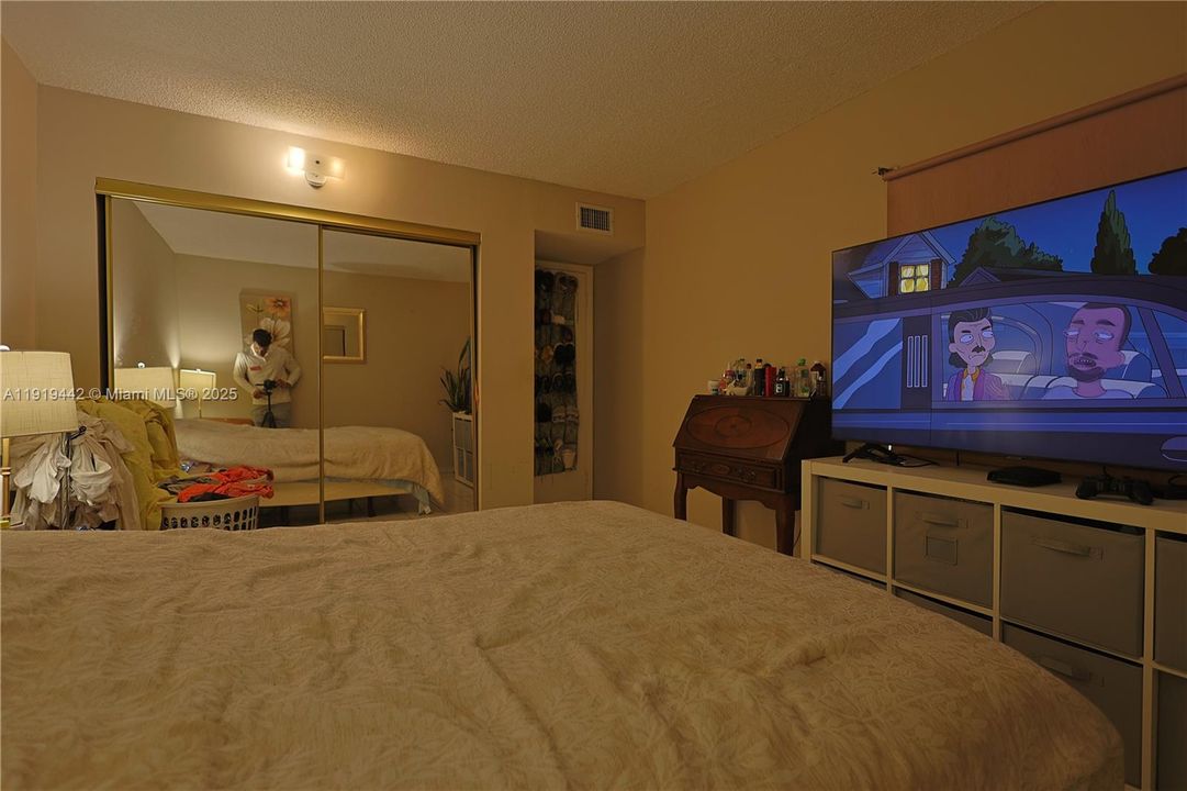 For Sale: $250,000 (2 beds, 1 baths, 777 Square Feet)