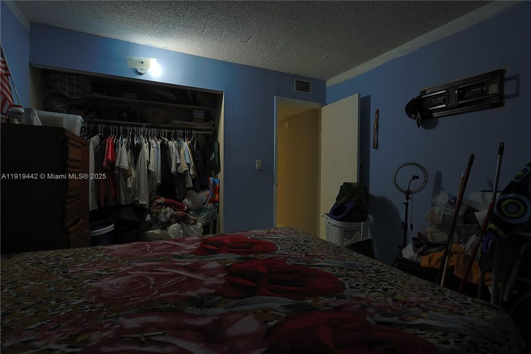 For Sale: $250,000 (2 beds, 1 baths, 777 Square Feet)