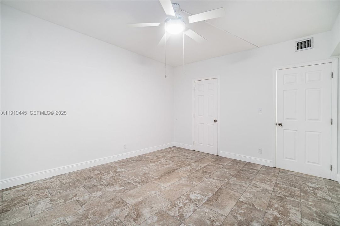 For Rent: $1,500 (1 beds, 1 baths, 728 Square Feet)