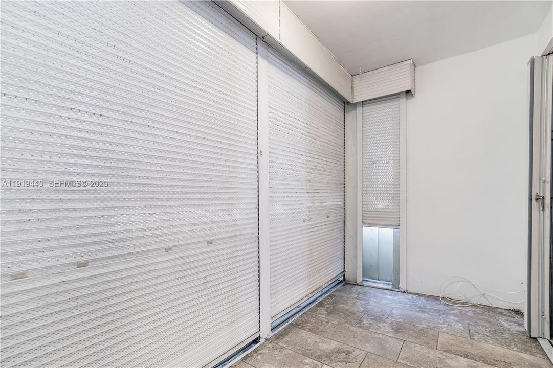 For Rent: $1,500 (1 beds, 1 baths, 728 Square Feet)