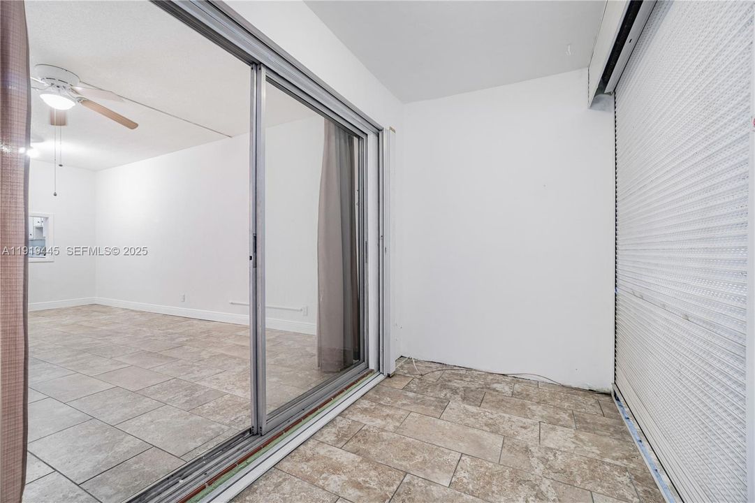 For Rent: $1,500 (1 beds, 1 baths, 728 Square Feet)