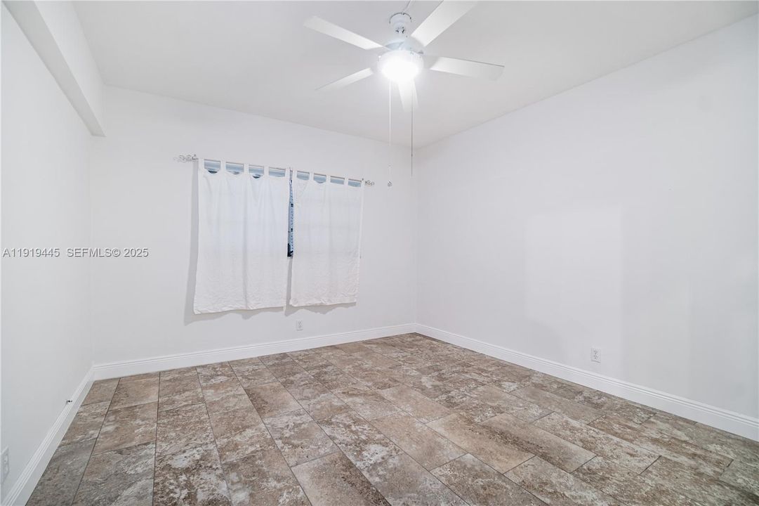 For Rent: $1,500 (1 beds, 1 baths, 728 Square Feet)