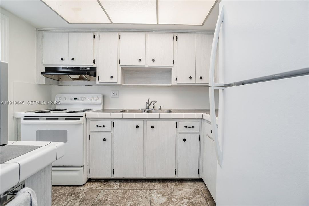 For Rent: $1,500 (1 beds, 1 baths, 728 Square Feet)