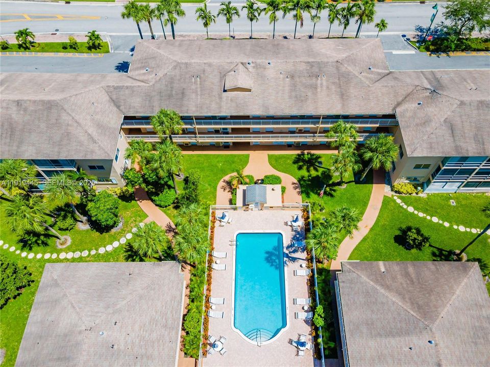 For Rent: $1,500 (1 beds, 1 baths, 728 Square Feet)