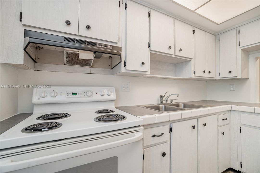 For Rent: $1,500 (1 beds, 1 baths, 728 Square Feet)