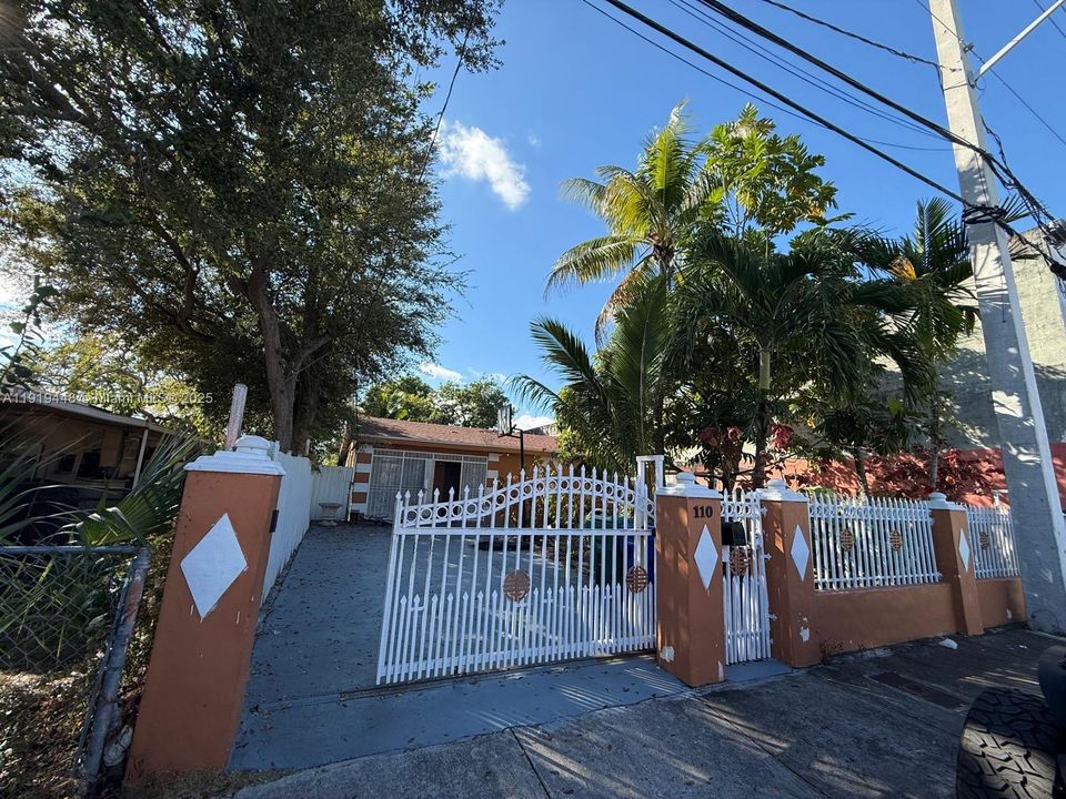 For Sale: $649,000 (5 beds, 2 baths, 1212 Square Feet)