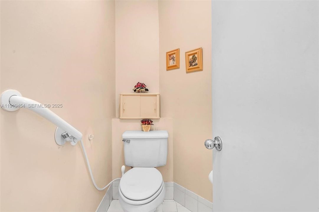 For Rent: $4,000 (3 beds, 2 baths, 2052 Square Feet)