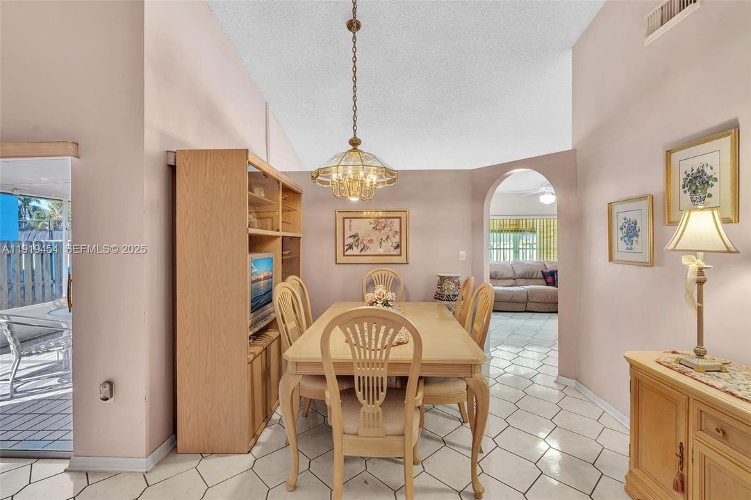 For Rent: $4,000 (3 beds, 2 baths, 2052 Square Feet)