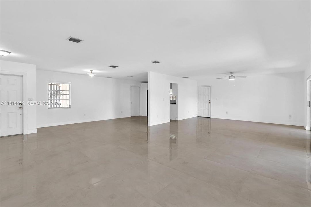 For Rent: $4,000 (3 beds, 2 baths, 2052 Square Feet)