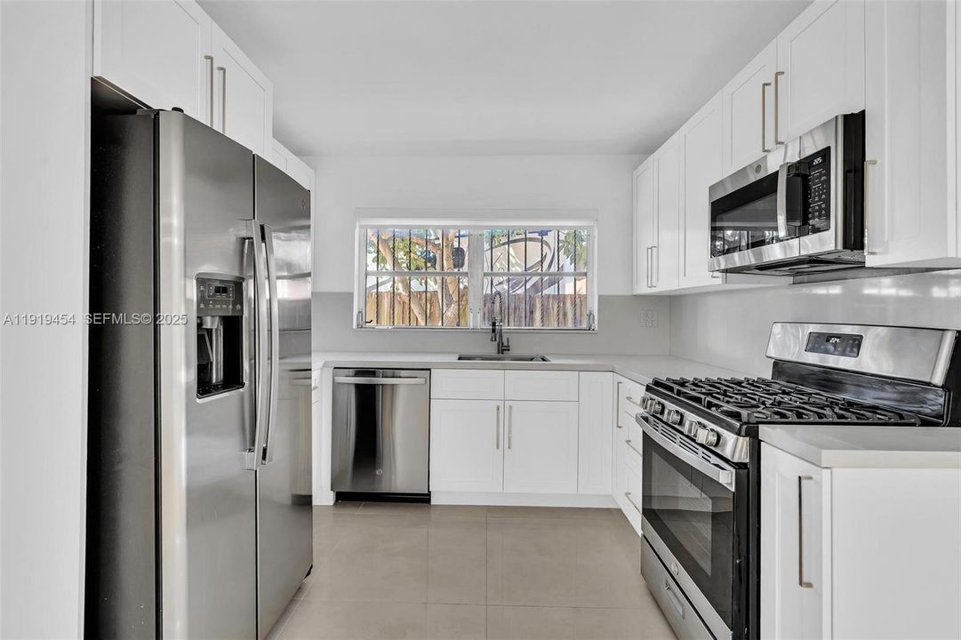 For Rent: $4,000 (3 beds, 2 baths, 2052 Square Feet)