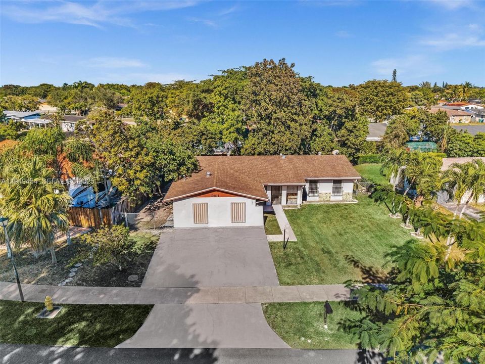 For Rent: $4,000 (3 beds, 2 baths, 2052 Square Feet)