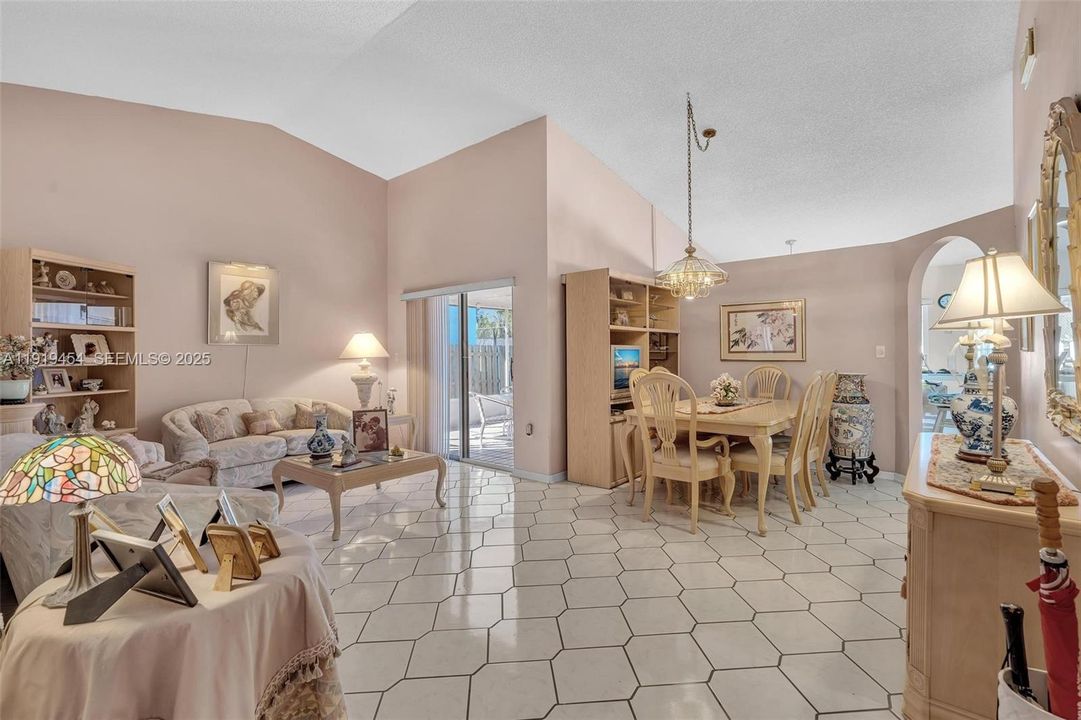 For Rent: $4,000 (3 beds, 2 baths, 2052 Square Feet)